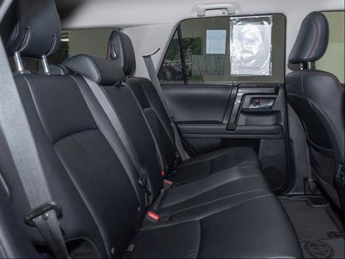 Used 2022 Toyota 4Runner TRD Off-Road Premium AWD/4WD image 22
