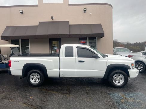 Used 2011 Dodge Dakota ST image 4