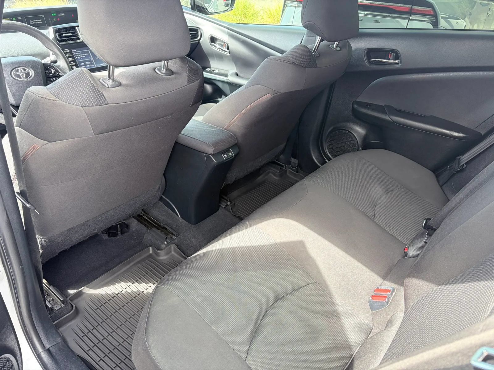 Used 2021 Toyota Prius L Eco FWD image 16