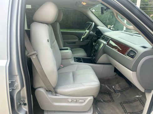 Used 2010 GMC Yukon SLT w/ SLT-2 Equipment Package AWD/4WD image 14