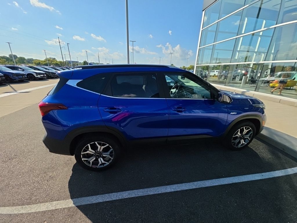 Certified 2023 Kia Seltos EX AWD/4WD image 2