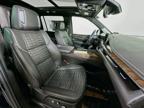 Used 2023 Cadillac Escalade ESV Premium Luxury Platinum AWD/4WD image 35