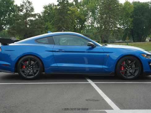 Used 2021 Ford Mustang Shelby GT500 w/ Carbon Fiber Track Pack RWD image 9