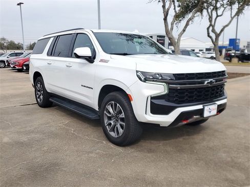 Used 2022 Chevrolet Suburban Z71 image 2