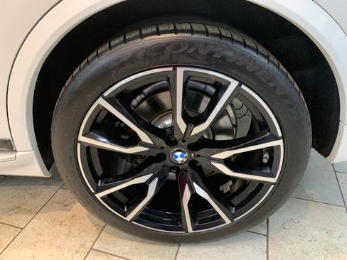 Used 2022 BMW X7 xDrive40i w/ M Sport Package AWD/4WD image 12