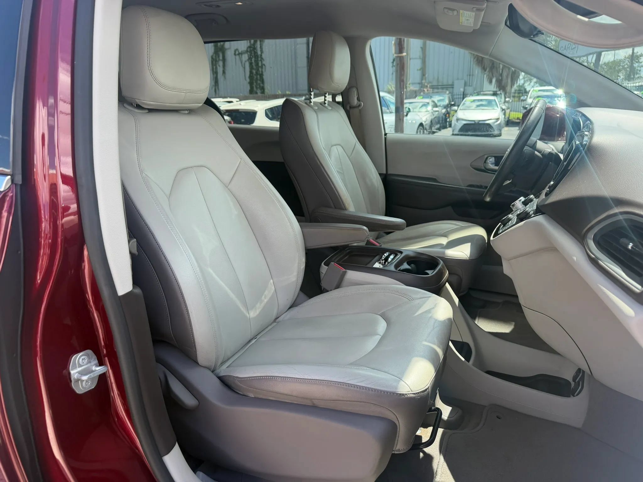 Used 2017 Chrysler Pacifica Touring-L w/ Tire & Wheel Group FWD image 11