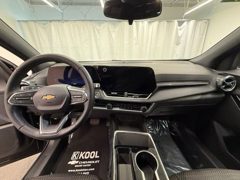 Used 2025 Chevrolet Equinox LT image 17