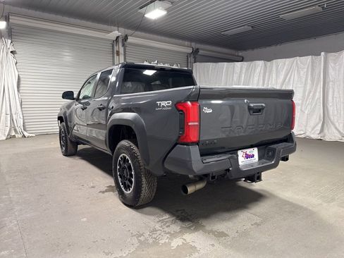 Used 2024 Toyota Tacoma TRD Off-Road image 5