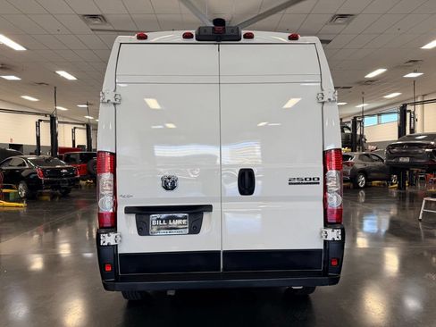 Used 2024 RAM ProMaster 2500 w/ Convenience Group FWD image 8