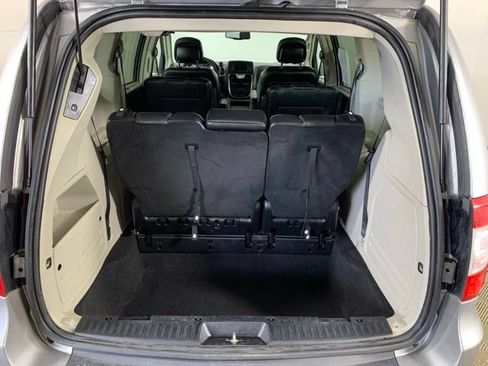 Used 2015 Chrysler Town & Country Touring-L w/ Driver Convenience Group FWD image 25