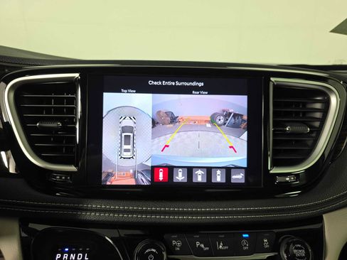 Used 2024 Chrysler Pacifica Limited image 15