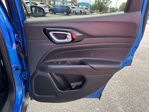 Used 2025 Jeep Compass Latitude w/ Altitude Special Edition image 19