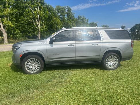 Used 2023 Chevrolet Suburban High Country AWD/4WD image 10
