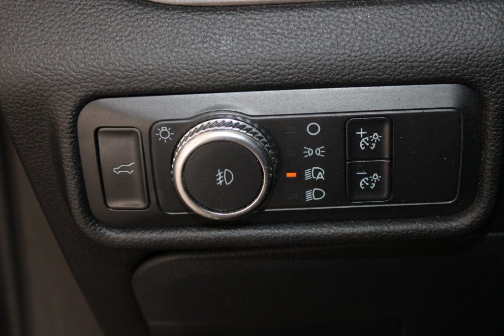 Used 2021 Ford Explorer Limited w/ Equipment Group 301A RWD image 19