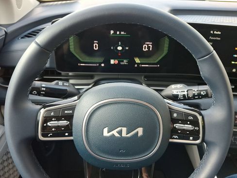 Used 2026 Kia Carnival EX FWD image 20