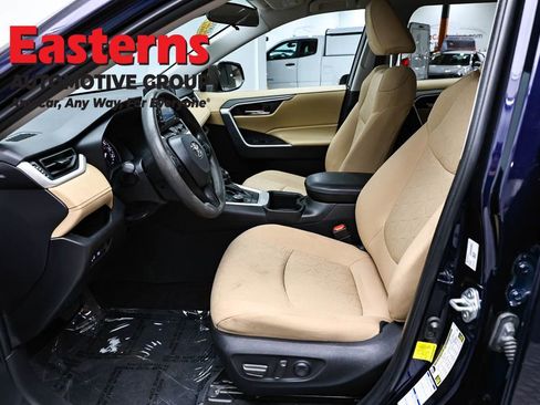 Used 2022 Toyota RAV4 XLE AWD/4WD image 14