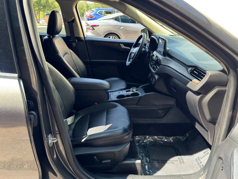 Used 2020 Ford Escape Titanium AWD/4WD image 15