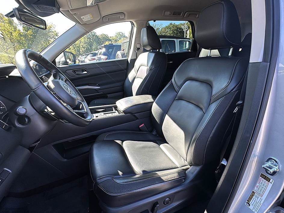 Certified 2025 Nissan Pathfinder SL FWD image 14