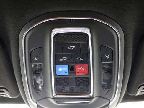 Used 2024 Jeep Wagoneer L Series II w/ Flexible Seating Group AWD/4WD image 19