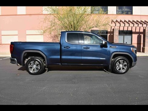 Used 2020 GMC Sierra 1500 SLE image 1