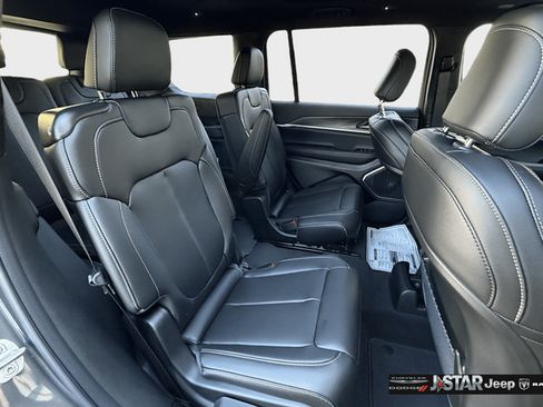 New 2026 Jeep Grand Cherokee L Limited w/ Limited Altitude Package AWD/4WD image 23