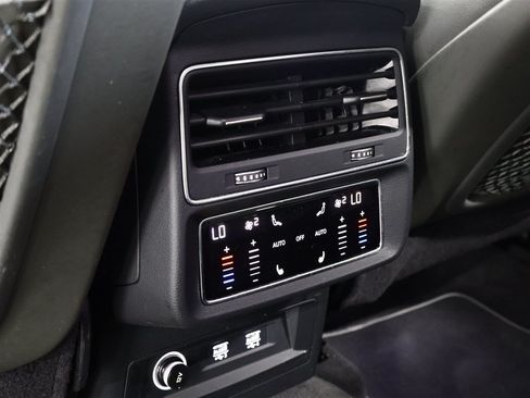 Used 2019 Audi Q8 Premium Plus w/ Premium Plus AWD/4WD image 13