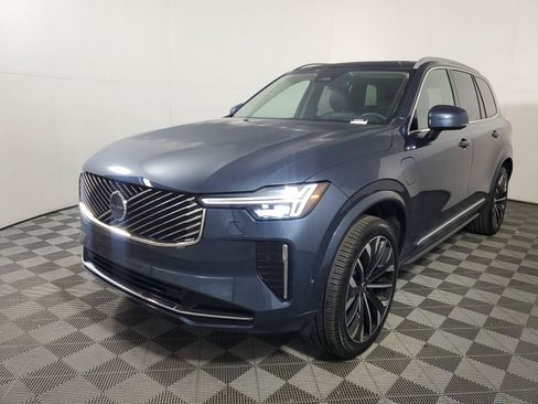 Used 2025 Volvo XC90 T8 Ultra w/ Protection Package Premier AWD/4WD image 3