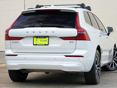 Used 2023 Volvo XC60 B5 Core w/ Climate Package FWD image 4