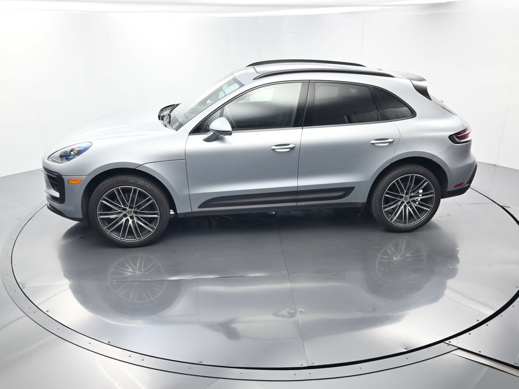 Certified 2026 Porsche Macan AWD/4WD image 32