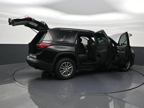 Used 2023 Chevrolet Traverse LT FWD image 32