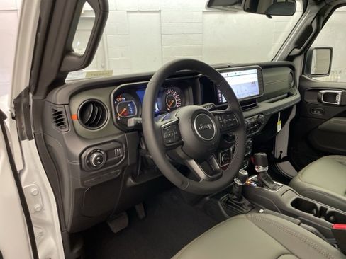 New 2025 Jeep Gladiator Mojave w/ Convenience Group image 14
