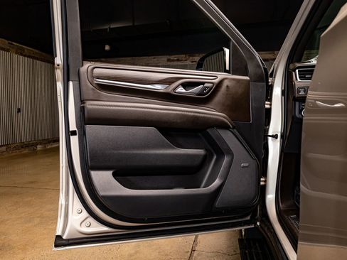 Used 2022 GMC Yukon Denali w/ Denali Premium Package image 26