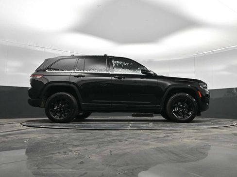 Used 2024 Jeep Grand Cherokee Altitude image 36
