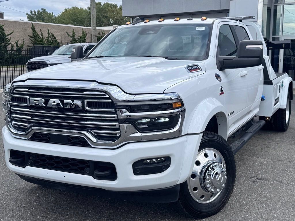 Used 2025 RAM 5500 4x4 Crew Cab w/ Laramie Trim Package image 4