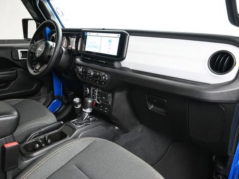Used 2025 Jeep Gladiator Sport AWD/4WD image 10