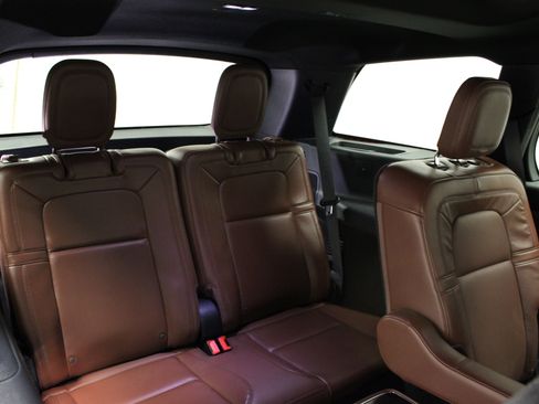 Used 2025 Lincoln Aviator Reserve w/ Illumination Package image 17