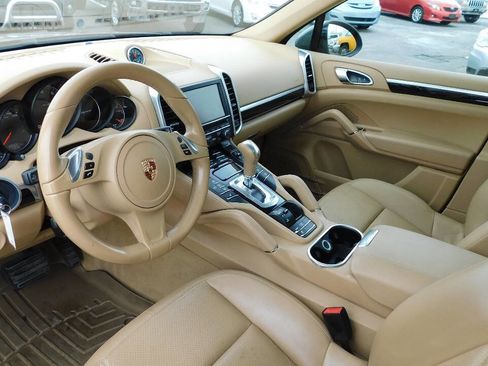 Used 2014 Porsche Cayenne Platinum Edition image 48
