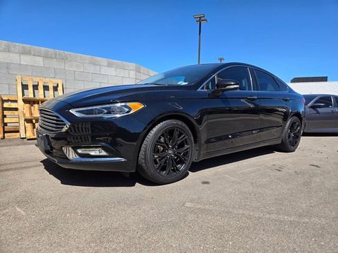 Used 2017 Ford Fusion SE w/ Fusion SE Technology Package image 2