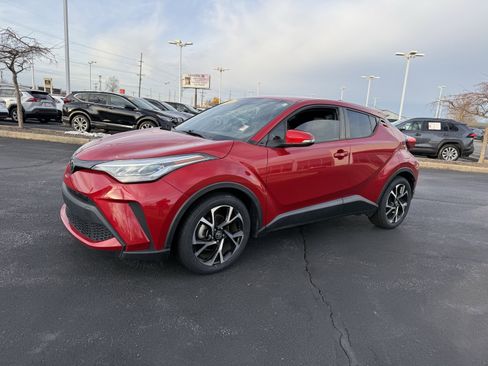 Used 2021 Toyota C-HR XLE image 4