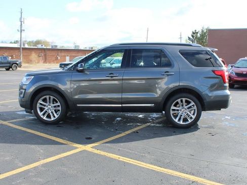 Used 2017 Ford Explorer XLT w/ Equipment Group 202A image 7