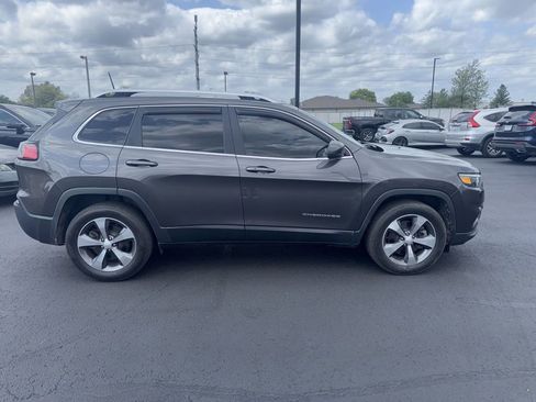 Used 2019 Jeep Cherokee Limited image 8