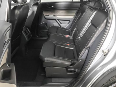 Used 2022 Volkswagen Atlas Cross Sport SE image 33