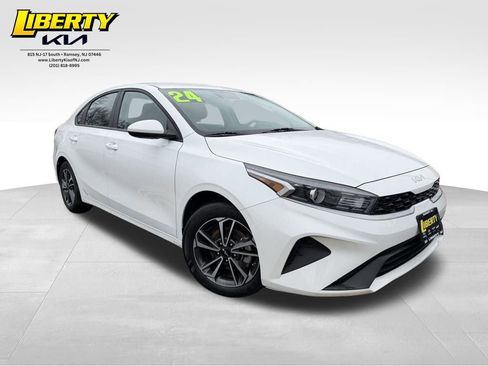 Used 2024 Kia Forte LXS FWD image 1