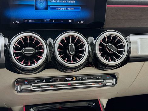 Used 2023 Mercedes-Benz GLB 250 GLB 250 image 16