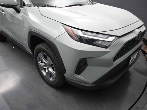 Used 2022 Toyota RAV4 XLE w/ XLE Grade Weather Package AWD/4WD image 20