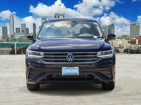 Certified 2022 Volkswagen Tiguan SE FWD image 2