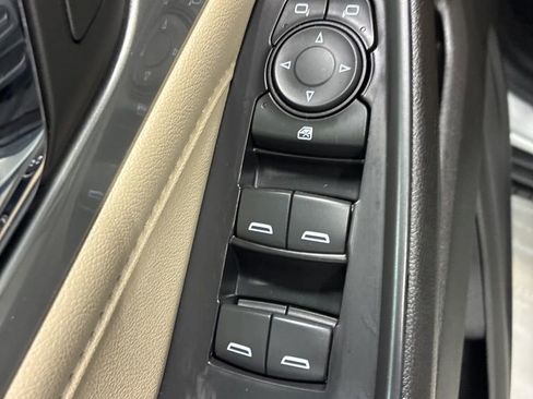 Used 2022 Chevrolet Traverse LS image 19