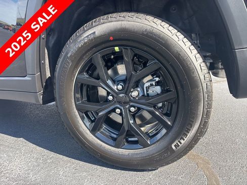 New 2025 Jeep Grand Cherokee Altitude image 7