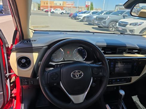 Used 2018 Toyota Corolla LE FWD image 3