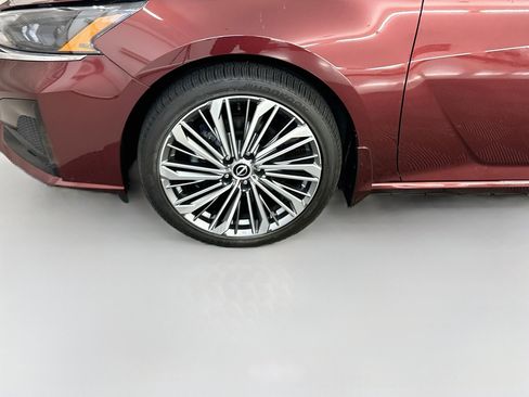 Used 2024 Nissan Altima 2.5 SL AWD/4WD image 11